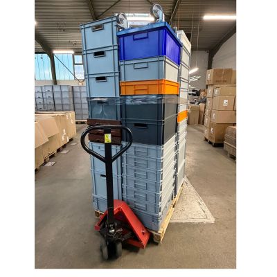 Palette mit 1 Box 800 x 600, 34 Boxen 600x400, 18 Boxen 400x300 in div. Höhen in div. Farben - Neuware - leicht verschmutzt