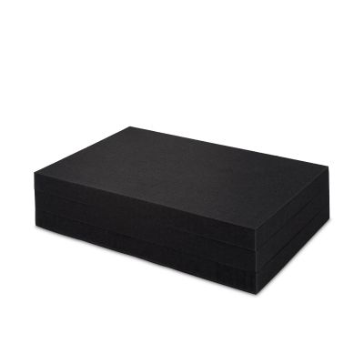 Drei übereinanderliegende schwarze Rasterschaumstoffe für den sicheren Transport in Euroboxen